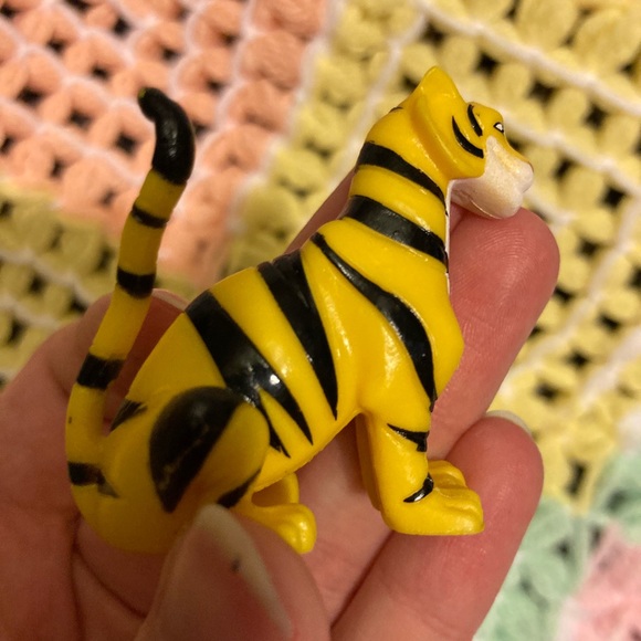 B1G2 - Aladin Raja Tiger Figure - Buy 1, Get 2 FREE - Picture 3 of 6